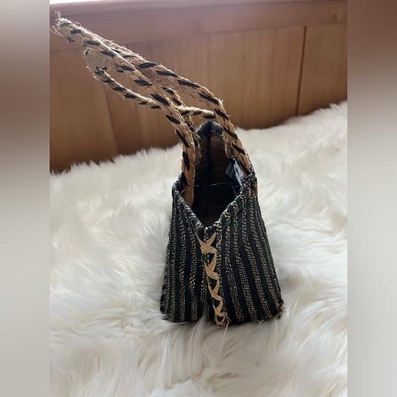 Annabel Ingall 100% Raffia Tote Handmade in Madagascar - Picture 12 of 14